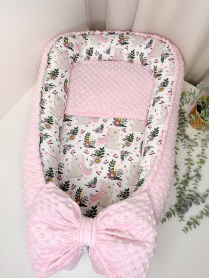 Gultukas kūdikiui su pagalvėle „Kiškutės”
