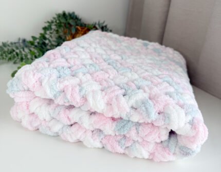 Rankomis megztas „PUFFY” pledukas