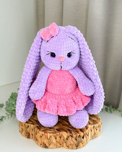 Rankų darbo nertas zuikis “Zuikutė”