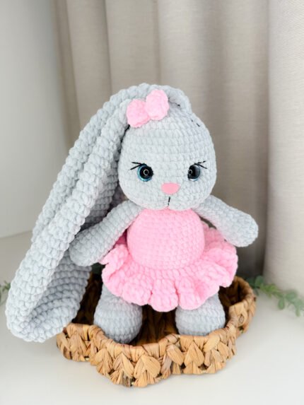 Rankų darbo nertas zuikis “Zuikiukas”