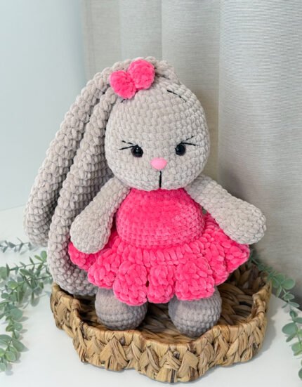 Rankų darbo nertas zuikis “Zuikutė”