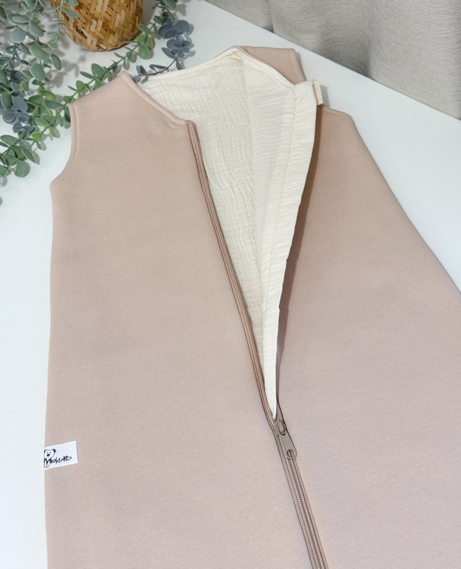 72899E84-EFD1-4606-8205-F6DB787CE8DE