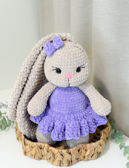 Rankų darbo nertas zuikis “Zuikutė”