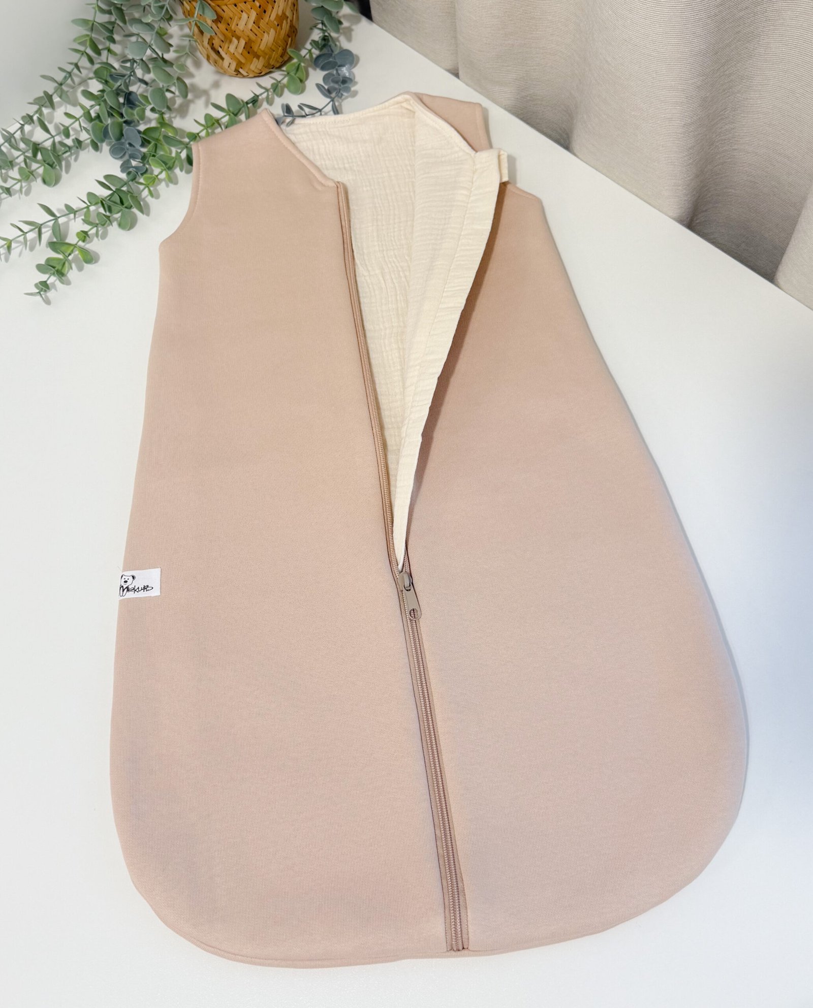 EAE74AAA-8F3E-4FD8-8E4F-14694E082755 Kūdikių miegmaišis „Beige su rusva” – šiltas ir kvėpuojantis