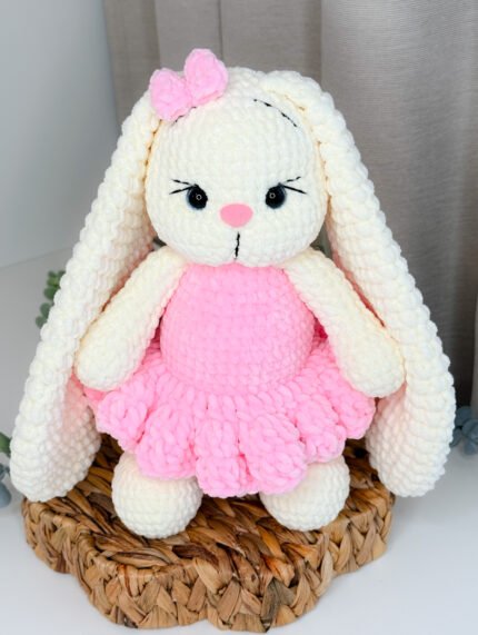 Rankų darbo nertas zuikis “Zuikutė”