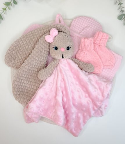 3 dalių Dovanų rinkinys Medvilnės vafliuko rankšluostis, merino vilnos kojinytės, migdukas