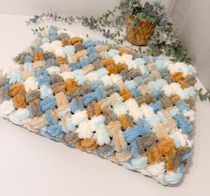 Rankomis megztas „PUFFY” pledukas