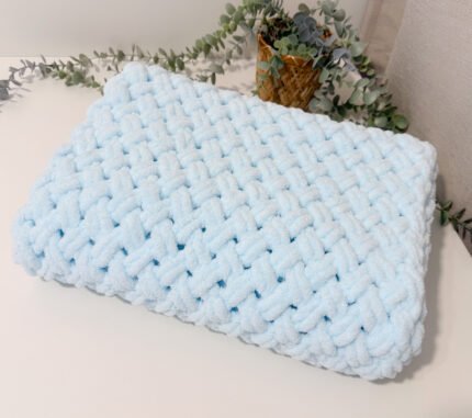 Rankomis megztas „PUFFY” pledukas