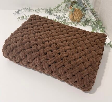 Rankomis megztas „PUFFY” pledukas