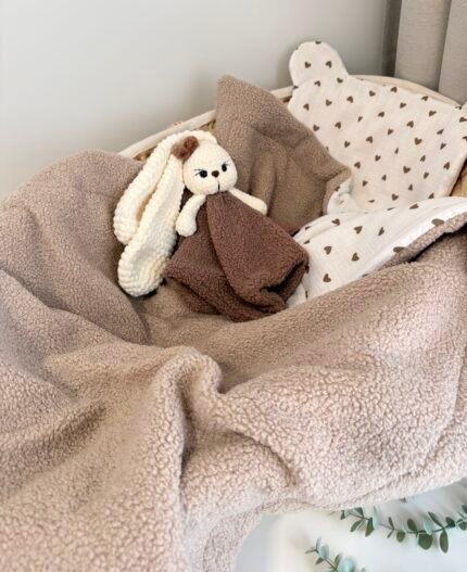 Dovanų rinkinys 3 dalių Teddy /muslino komplektas vežimėliui „Rudos širdelės”, migdukas "Zuikutis"